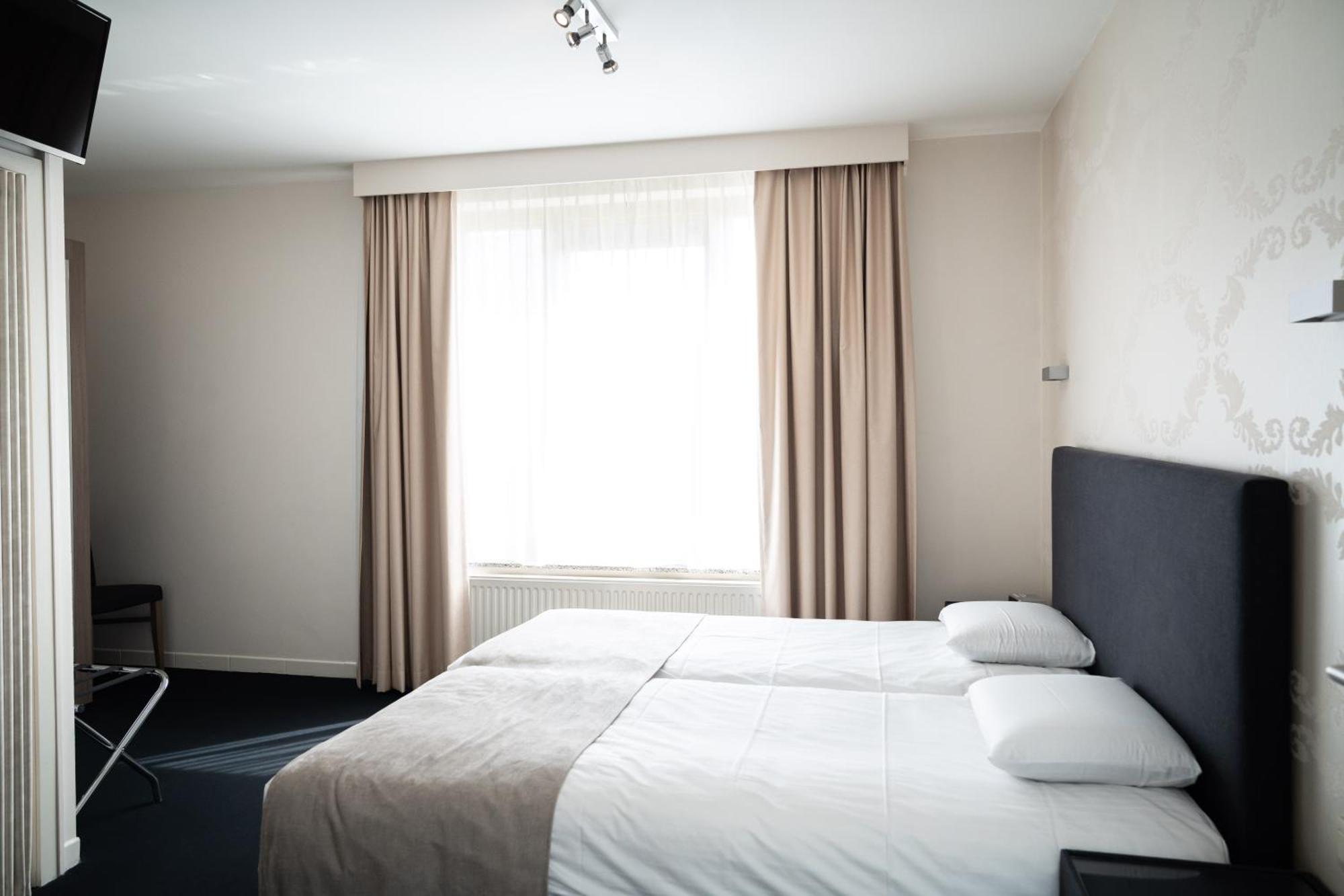 Hotel Essenza Puurs Exteriör bild