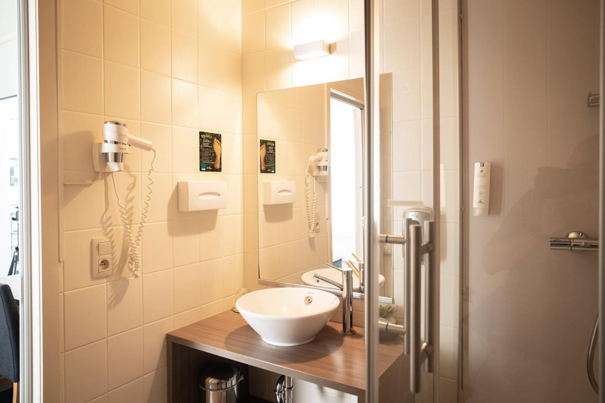 Hotel Essenza Puurs Exteriör bild