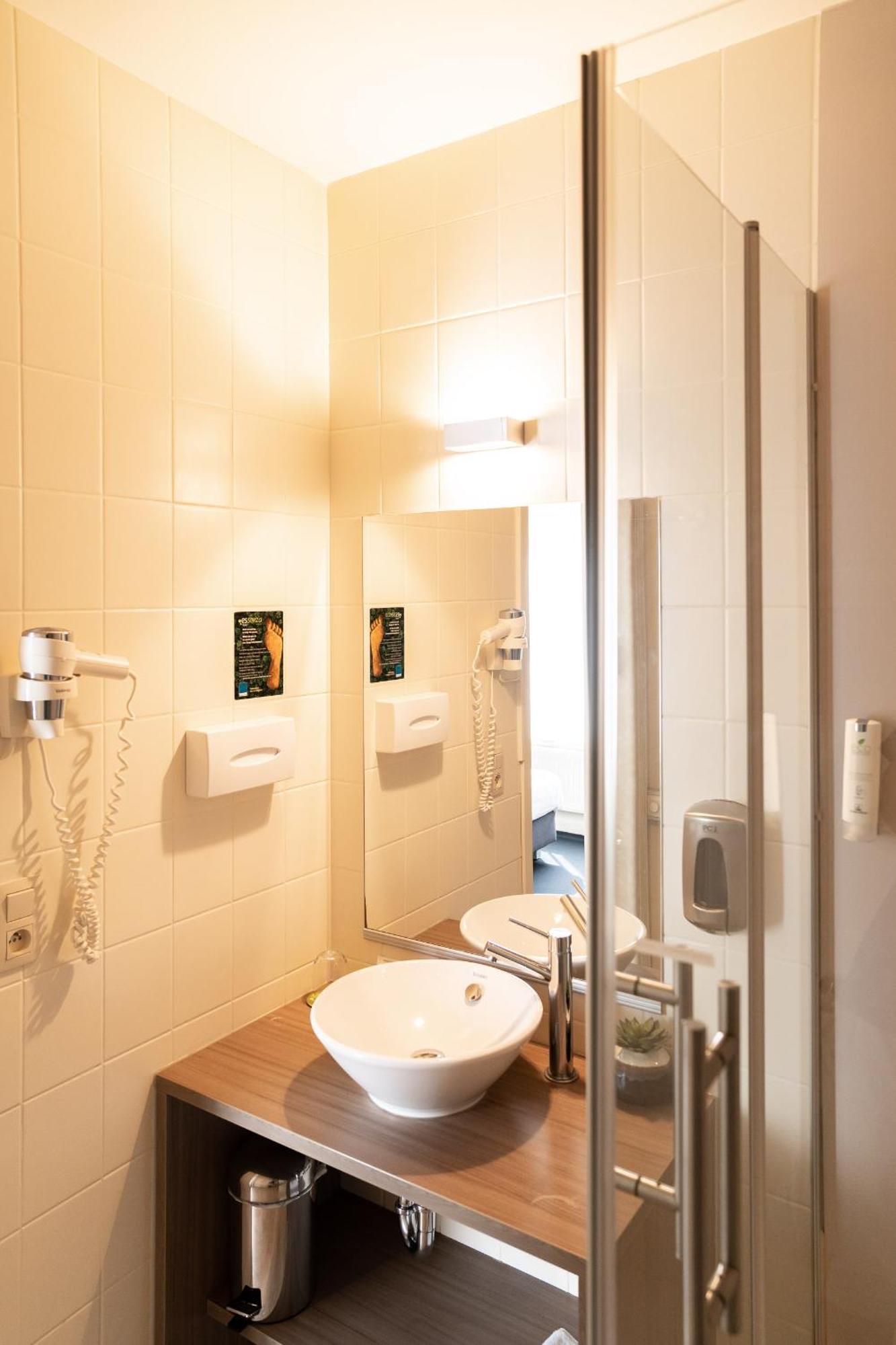 Hotel Essenza Puurs Exteriör bild