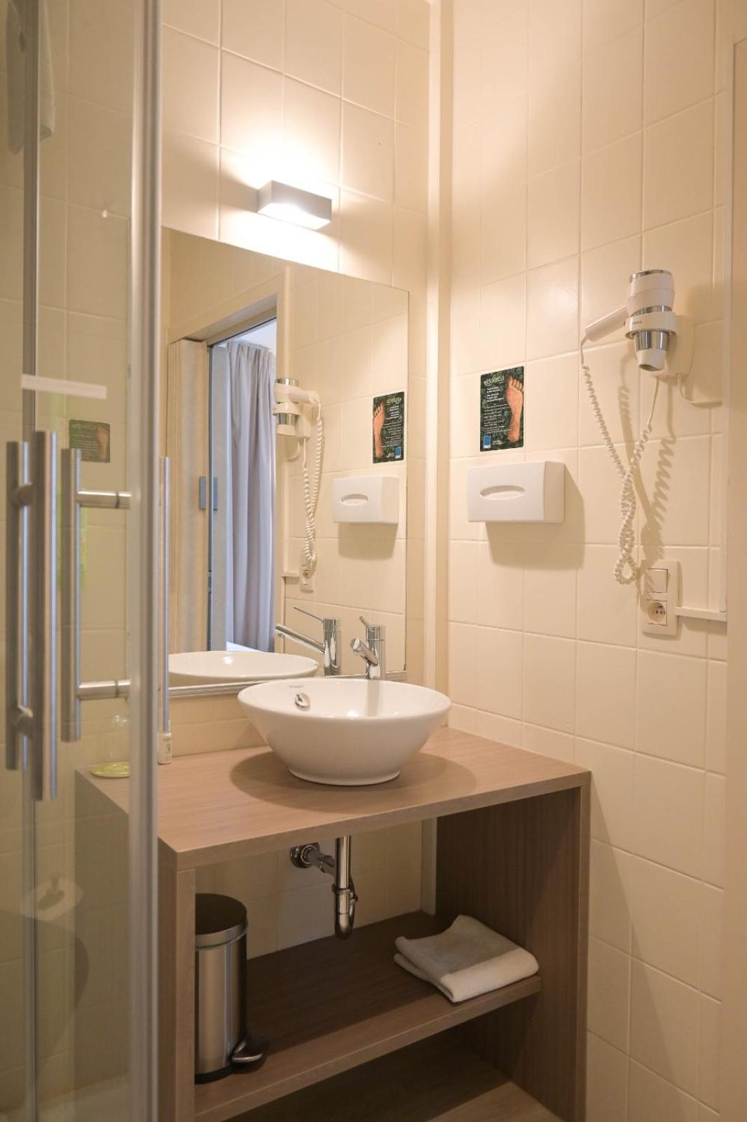 Hotel Essenza Puurs Exteriör bild